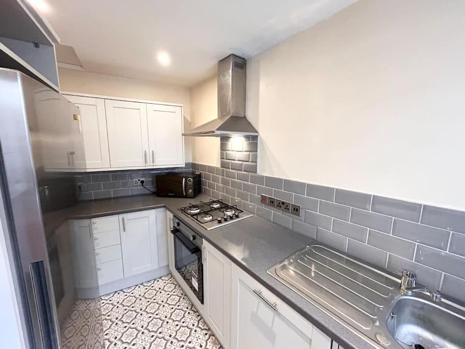 Snug Central Belfast Home, 2 Minutes From Ormeau Park! Eksteriør billede