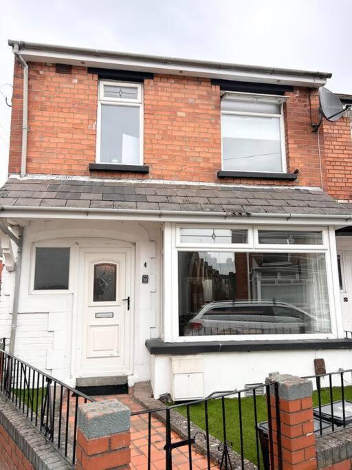 Snug Central Belfast Home, 2 Minutes From Ormeau Park! Eksteriør billede